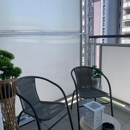 Elegant Marble - Balcony & Coffee In A Quiet Area アパート