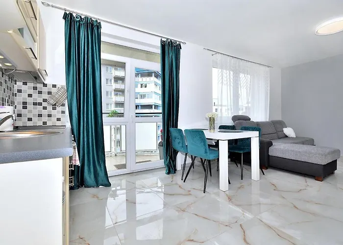 Apartment Emerald Marble Serenity